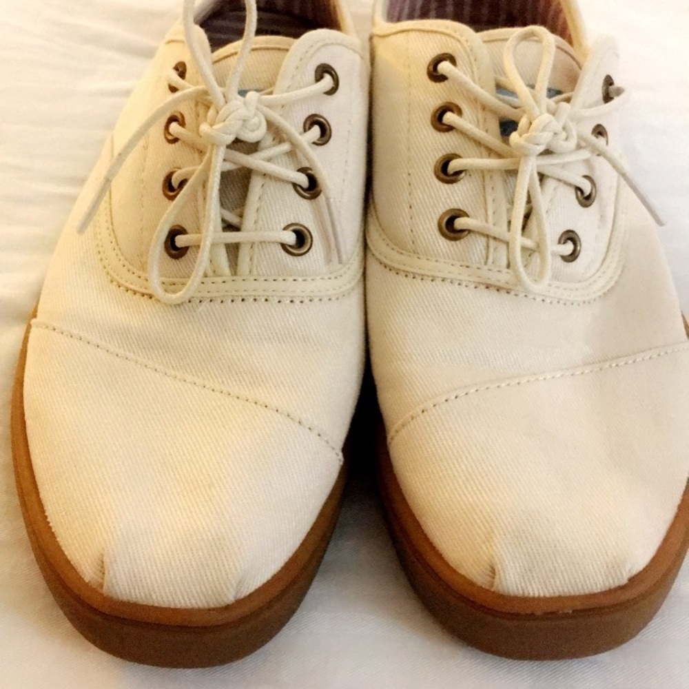 Toms Shoes